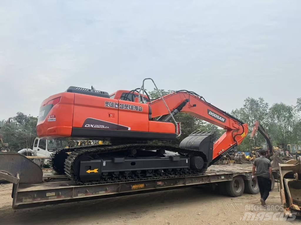 Doosan DX 225 LCA 履带挖掘机