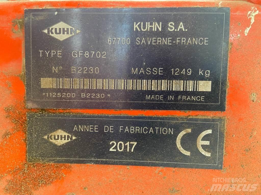 Kuhn GF8702 犁耙和摊草机