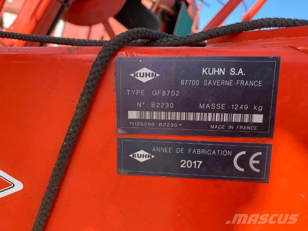 Kuhn GF8702 犁耙和摊草机