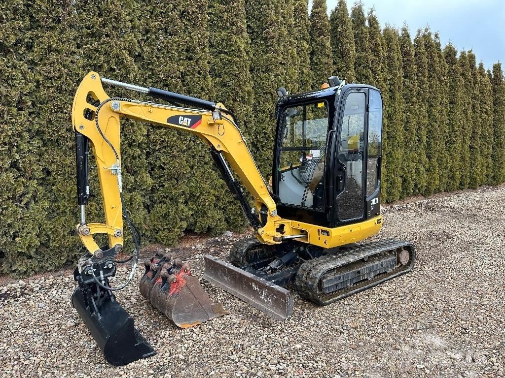 CAT 302.7 D CR 小型挖掘机