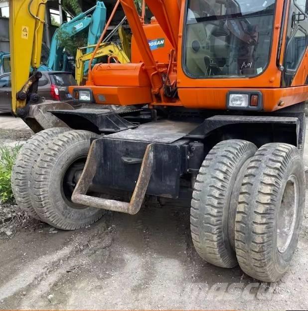 Doosan DH150W-7 轮式挖掘机