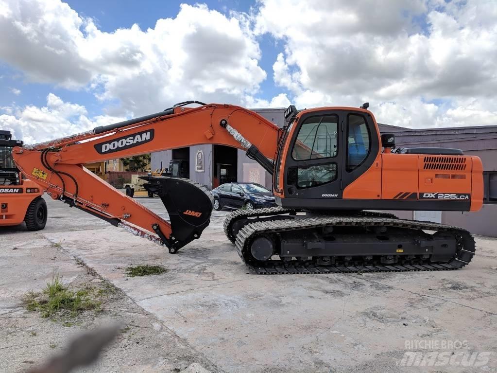 Doosan DX 225 LCA 履带挖掘机