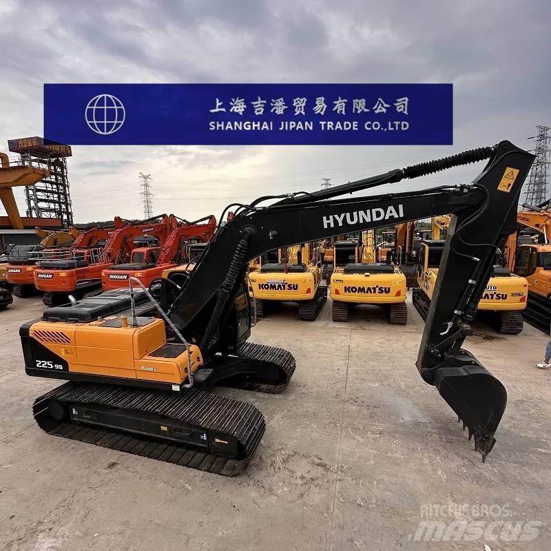 Hyundai R225 履带挖掘机