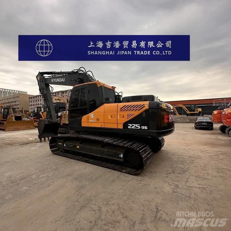 Hyundai R225 履带挖掘机