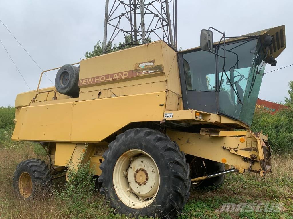 New Holland TX 32 联合收割机