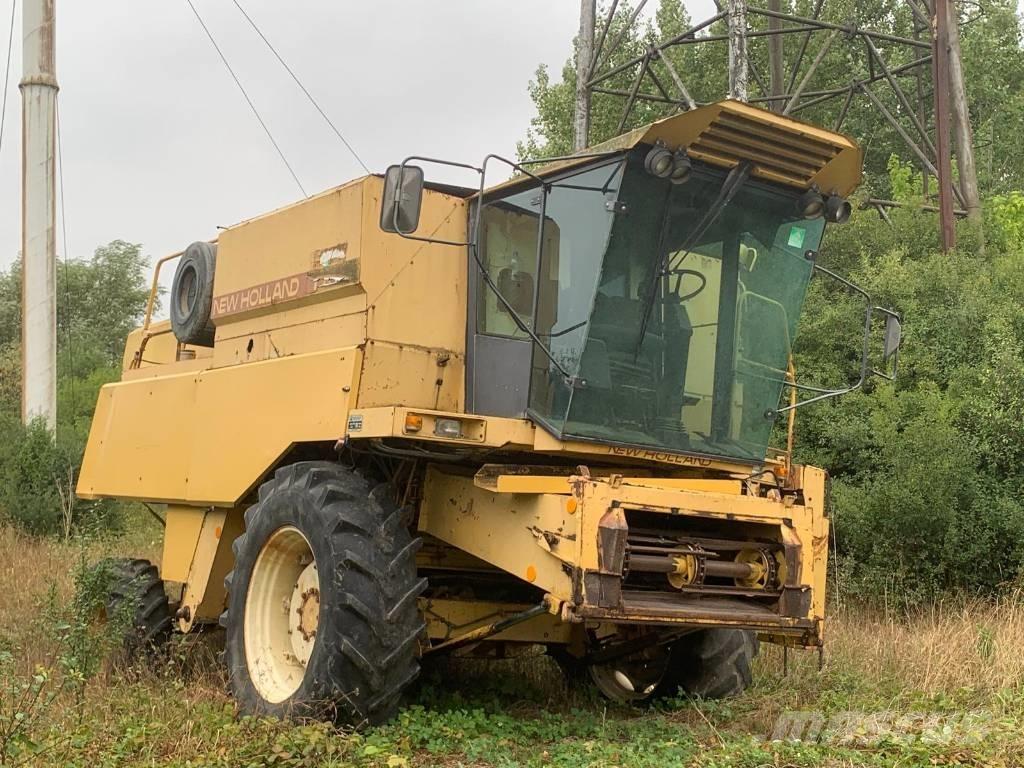 New Holland TX 32 联合收割机