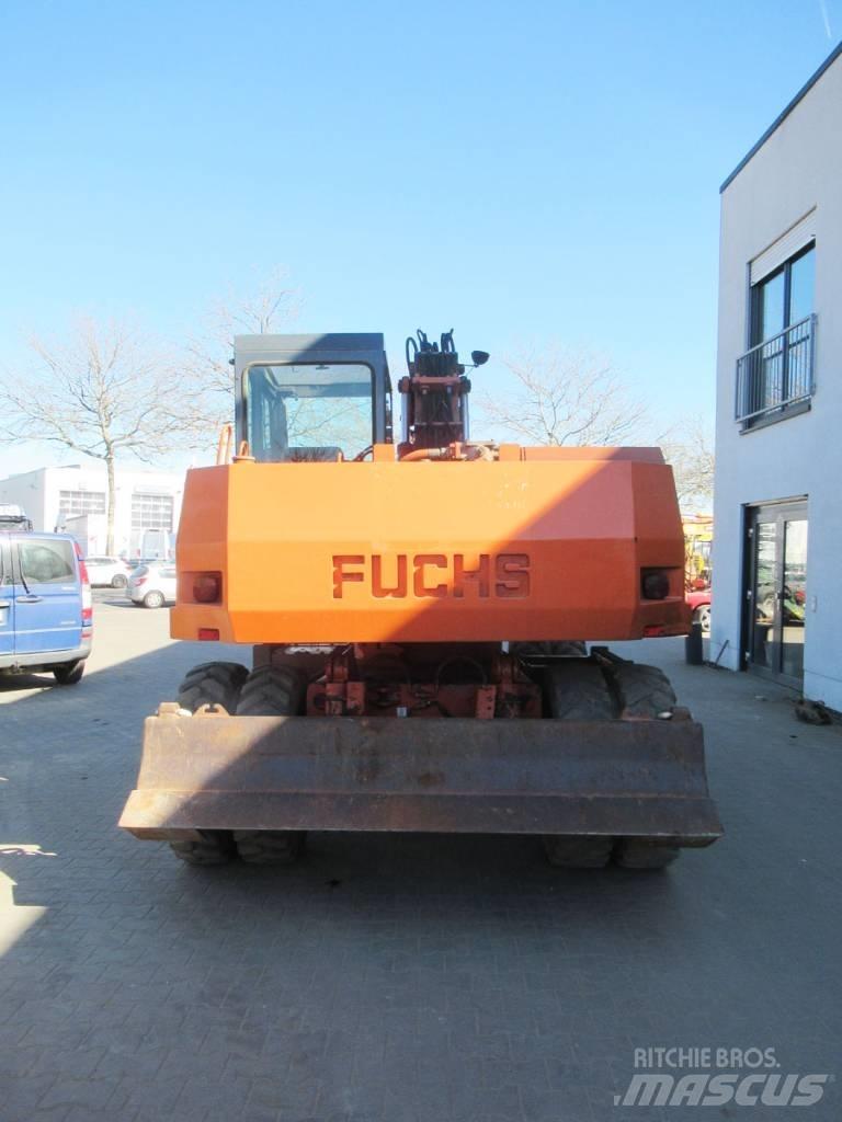 Fuchs 712M 轮式挖掘机