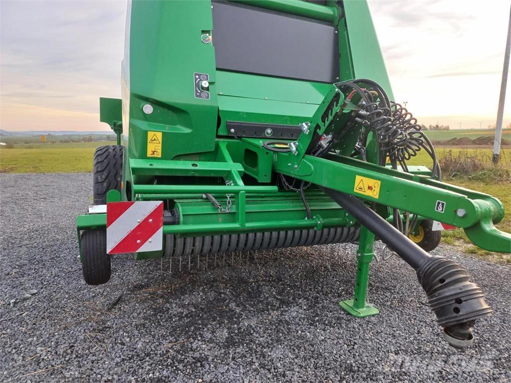 John Deere V461M 圆捆打捆机