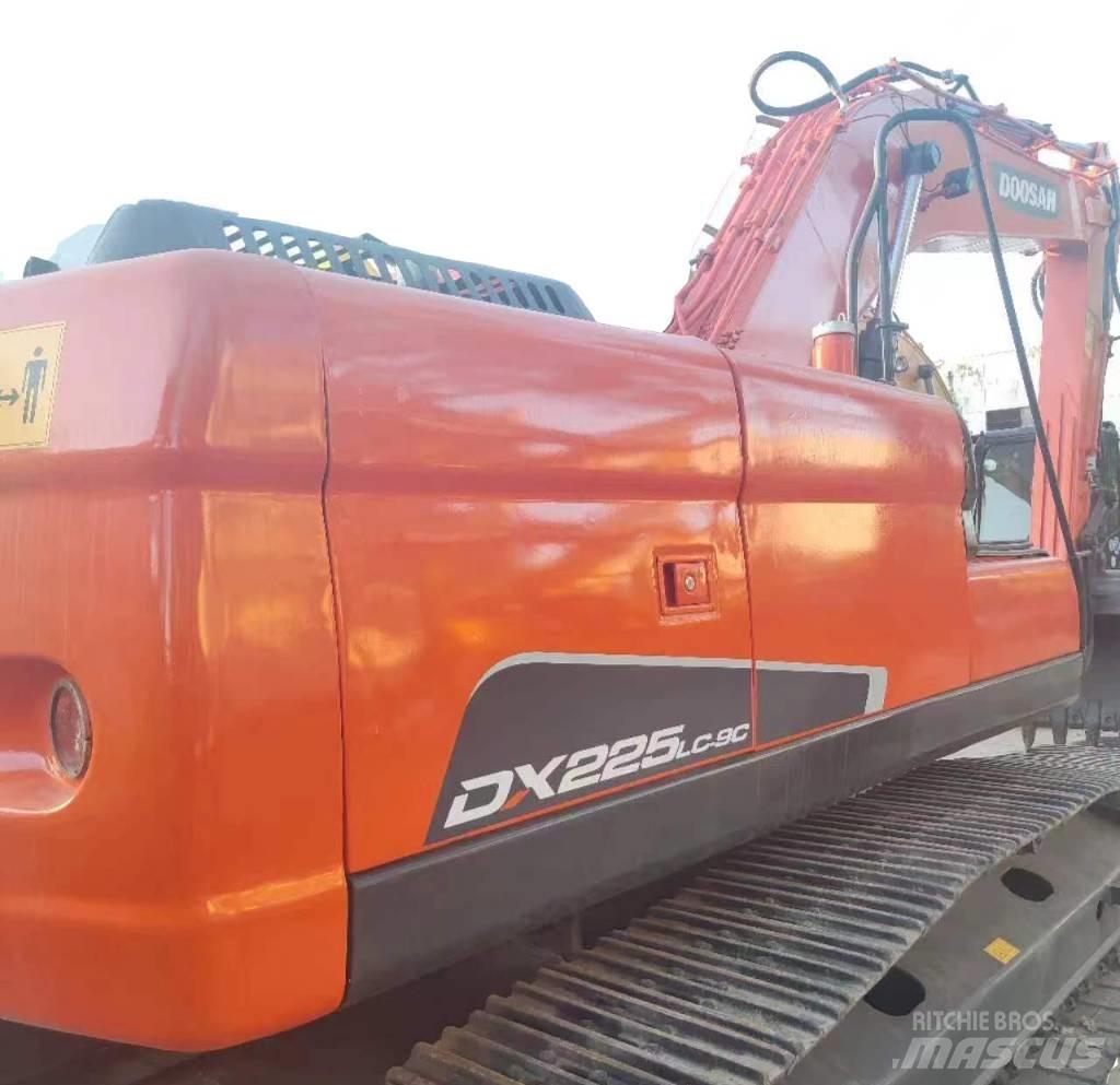 Doosan DX 225 履带挖掘机