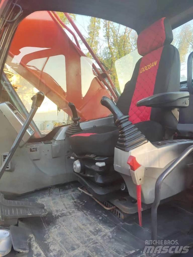 Doosan DX 225 履带挖掘机