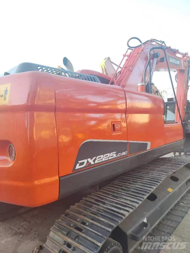Doosan DX 225 履带挖掘机