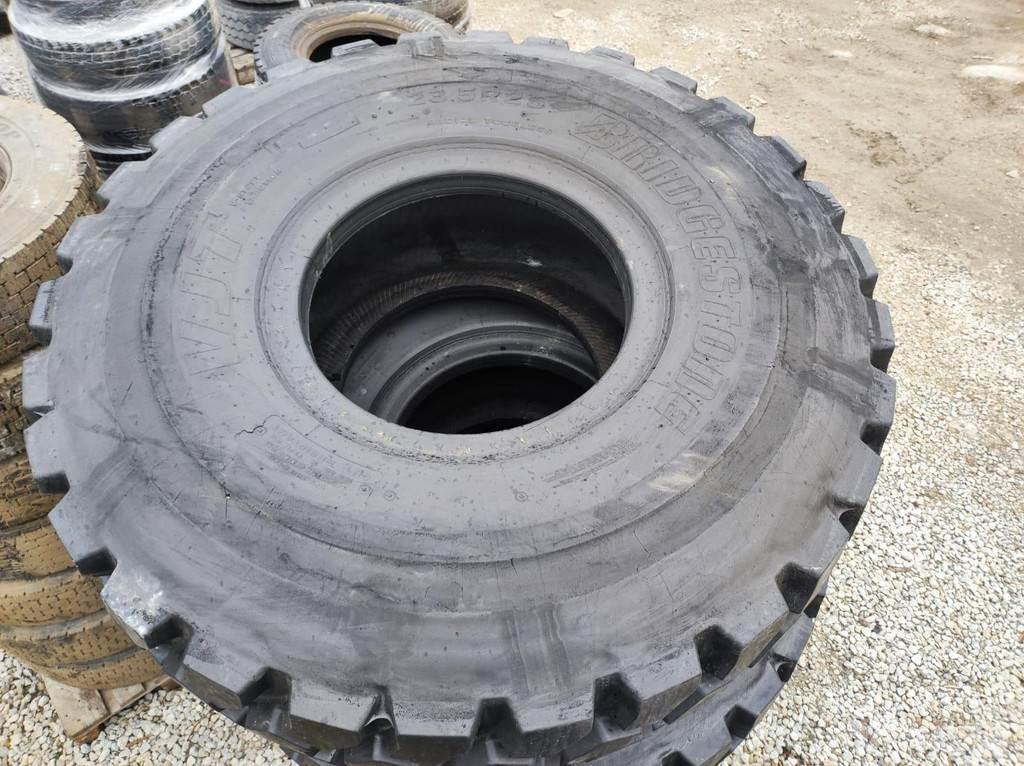  23.5 R25 tires 轮胎、车轮和轮圈