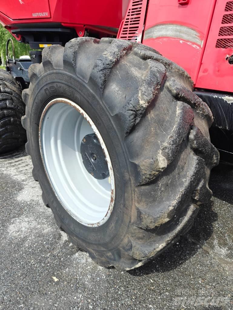 Komatsu 911.4 收割机