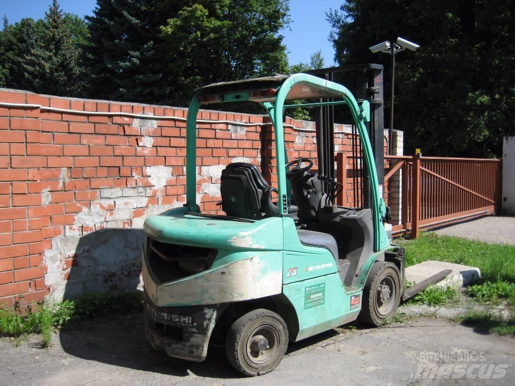 Mitsubishi FD25N 柴油叉车