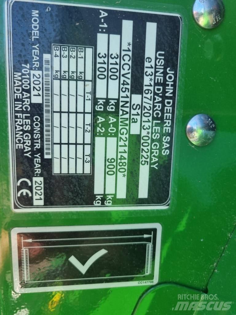 John Deere V451G 圆捆打捆机