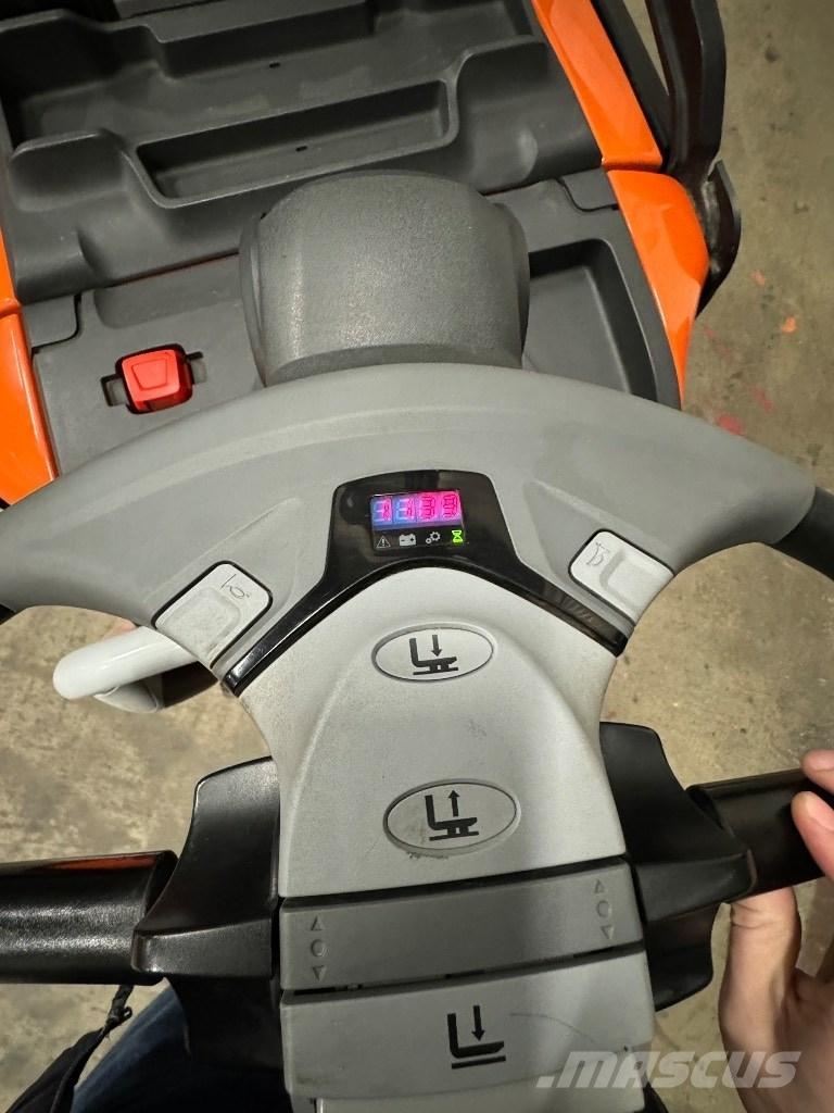 Toyota SPE160L 手推堆垛车