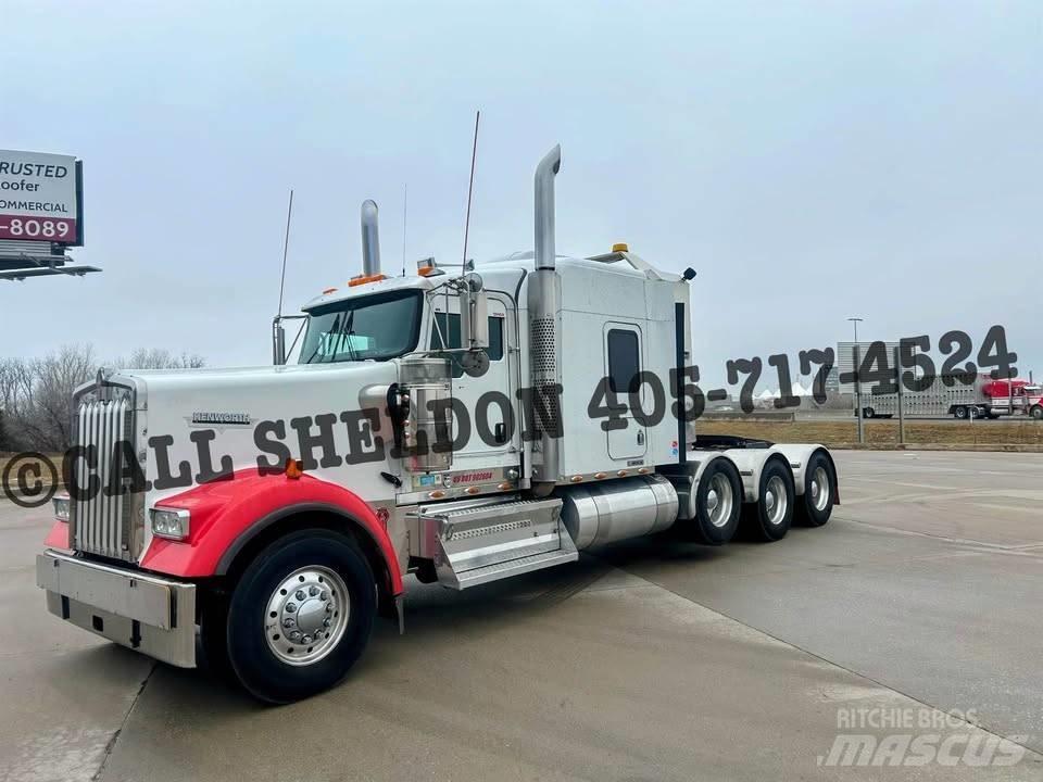 Kenworth W 900 牵引车
