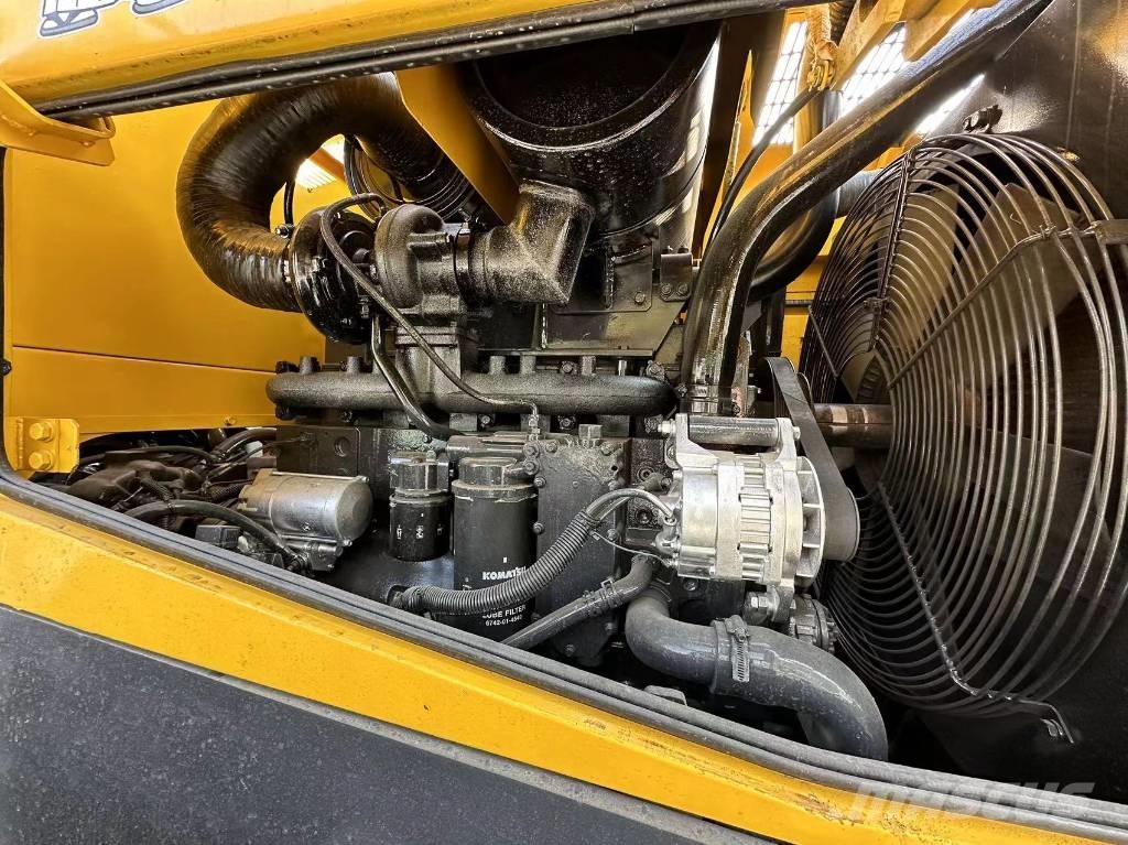 Komatsu WA 380 轮式装载机