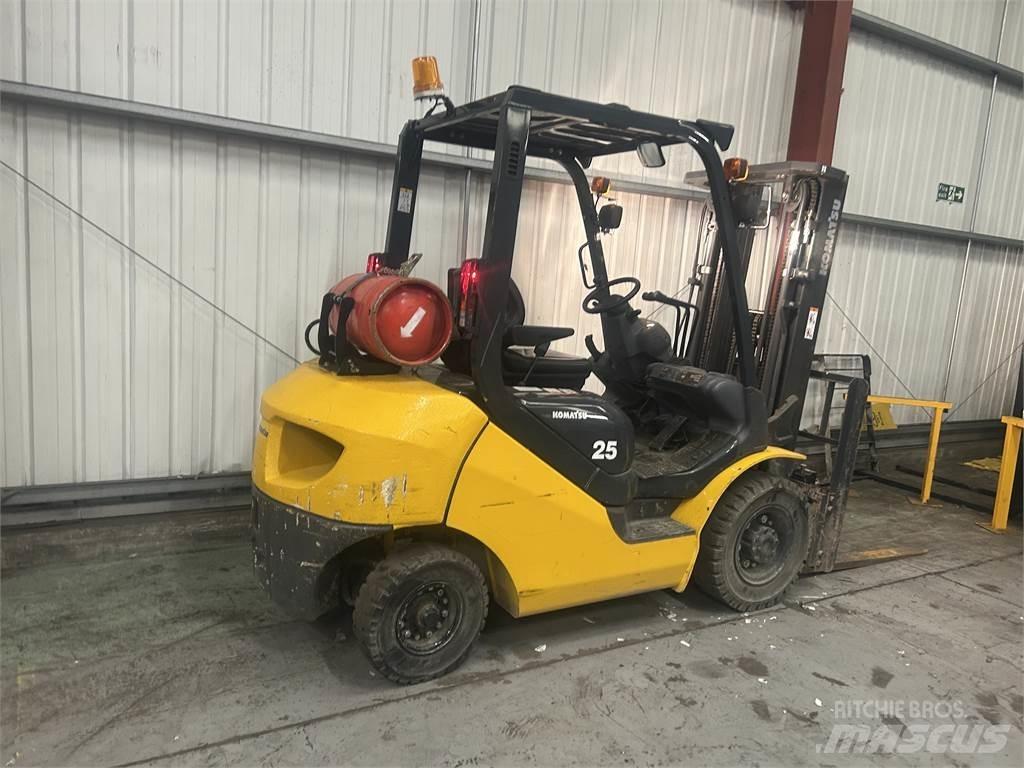 Komatsu FG25HT-17 天然气叉车
