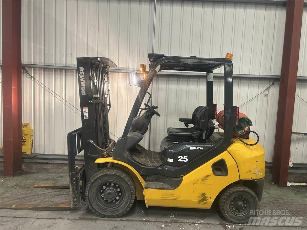 Komatsu FG25HT-17 天然气叉车