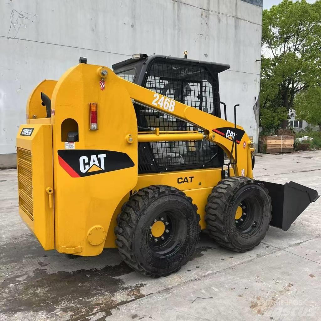 CAT 246 B 小型装载机