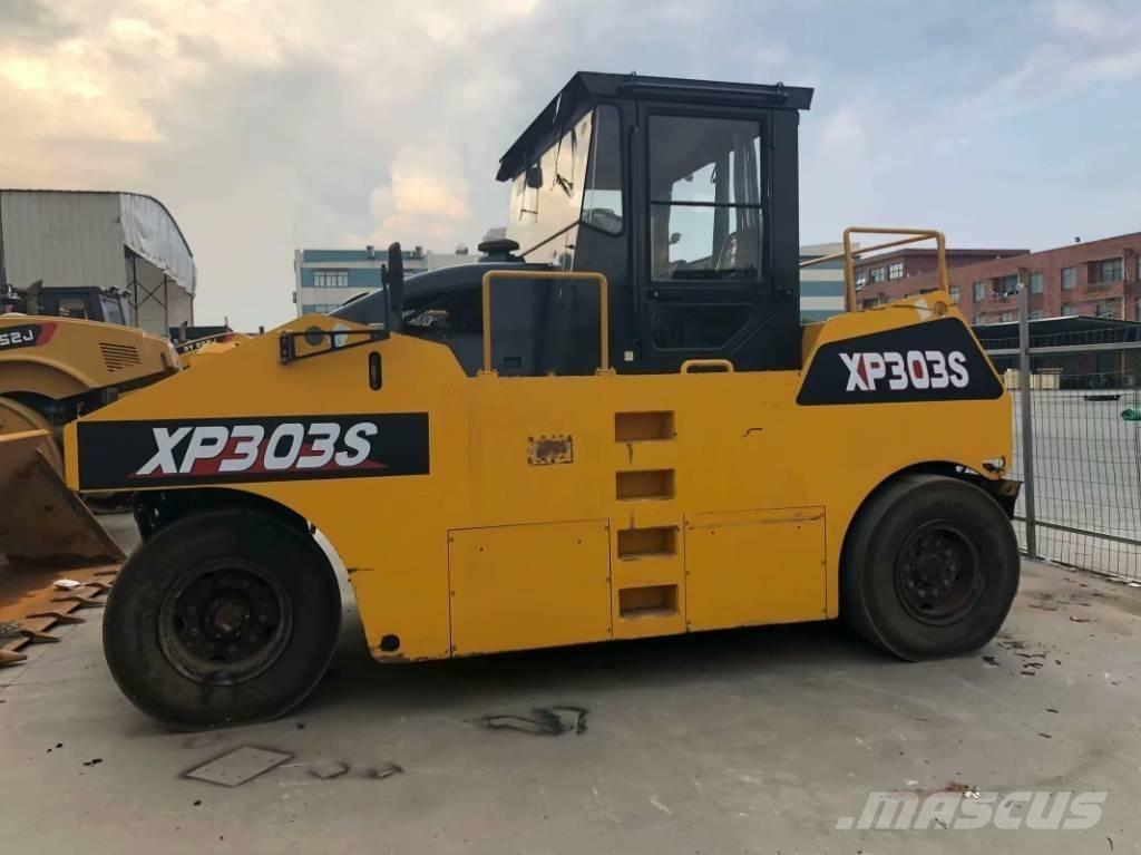XCMG XP 303 胶轮压路机