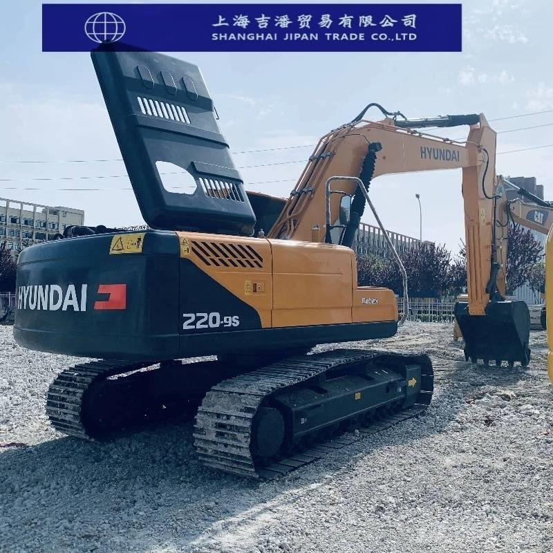 Hyundai R220 履带挖掘机