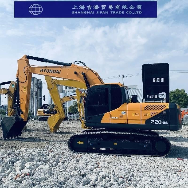 Hyundai R220 履带挖掘机