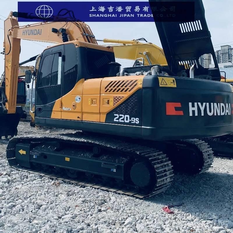 Hyundai R220 履带挖掘机