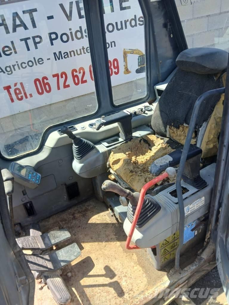 Komatsu PC 210 驾驶室与内部