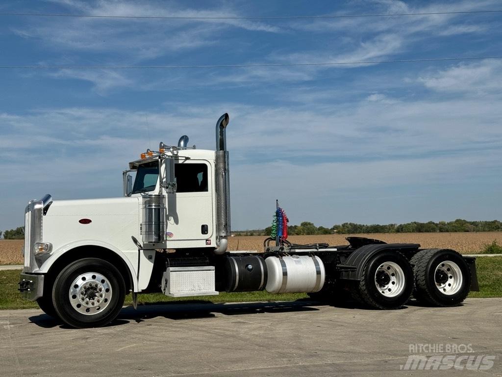Peterbilt 388 牵引车