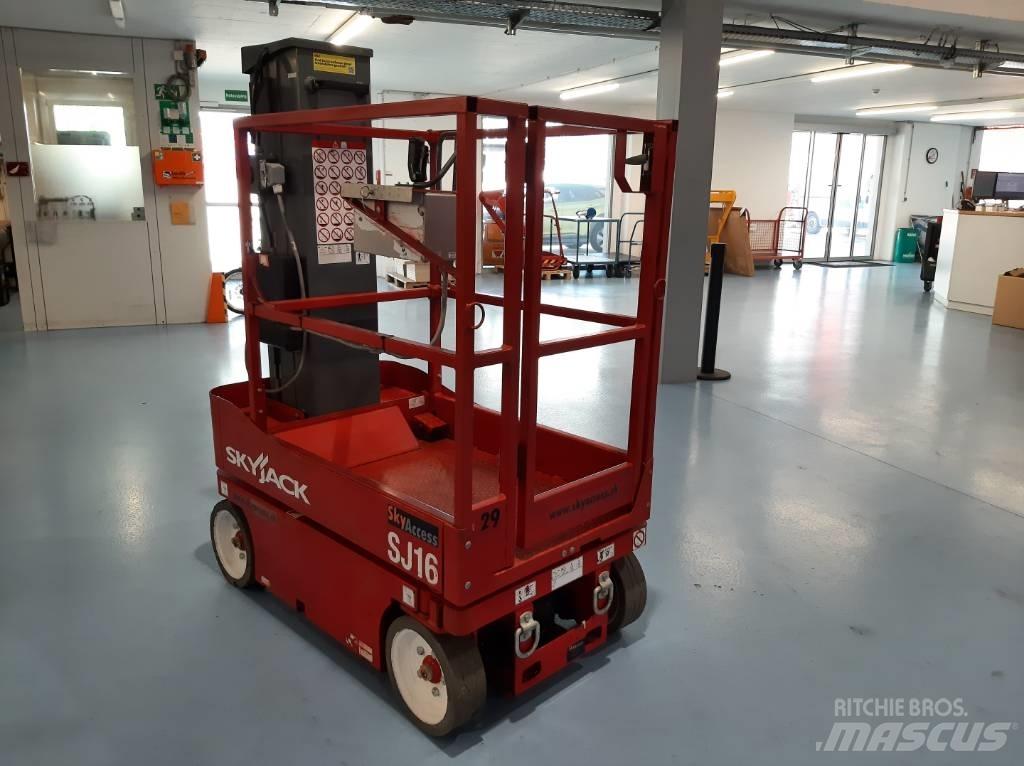 SkyJack SJ 16 客货电梯