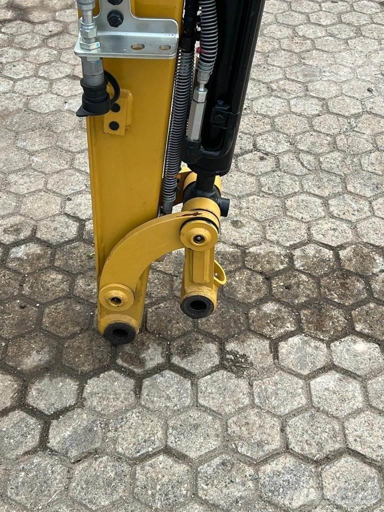 CAT 301.8 小型挖掘机