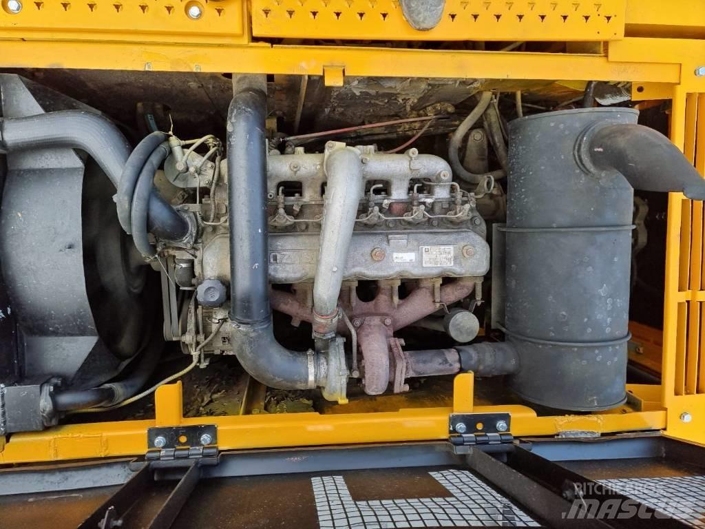 JCB JS 220 LC 履带挖掘机