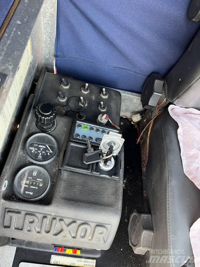 Truxor 4700 手扶式割草机