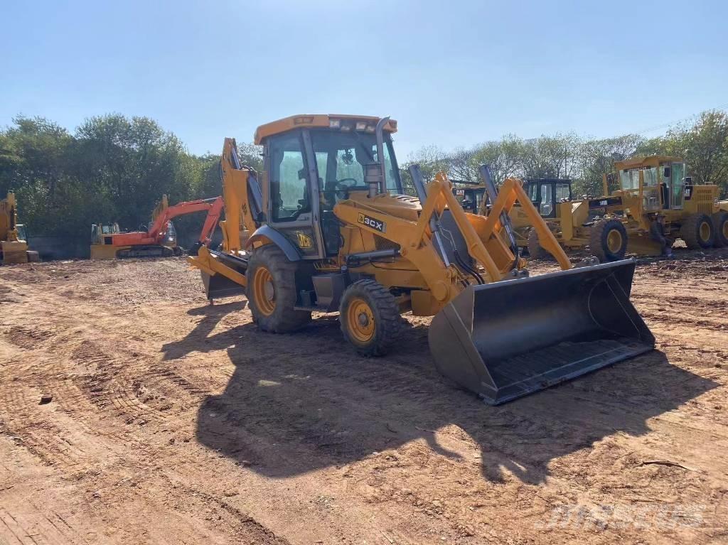 JCB 3CX 反铲装载机