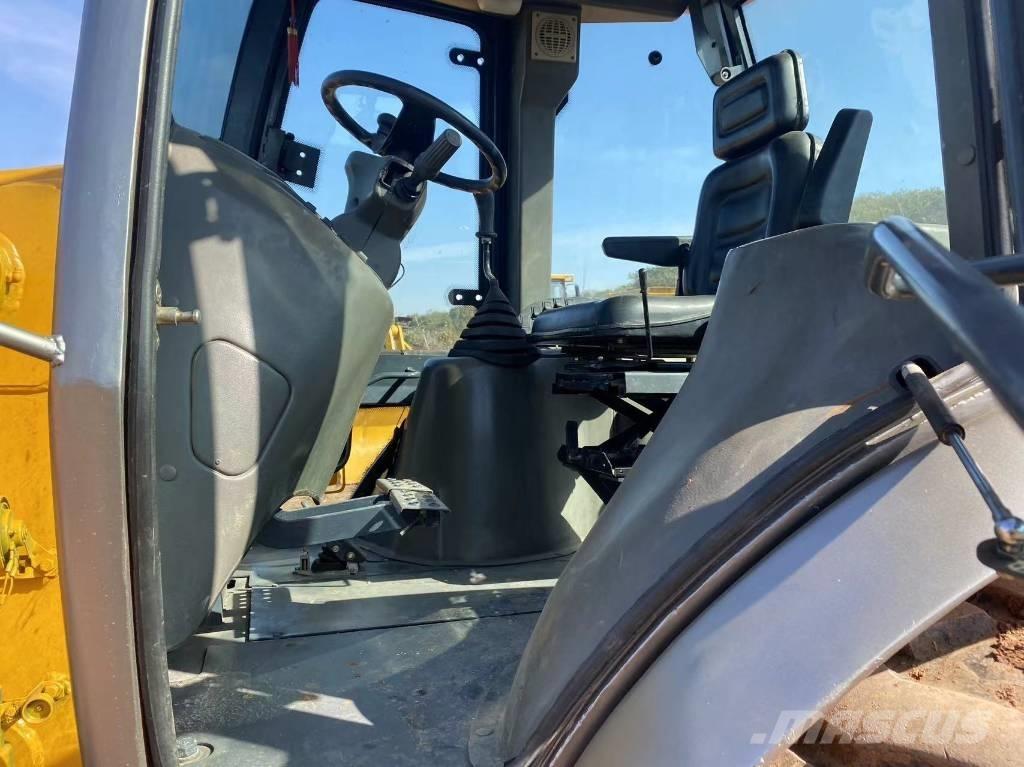 JCB 3CX 反铲装载机
