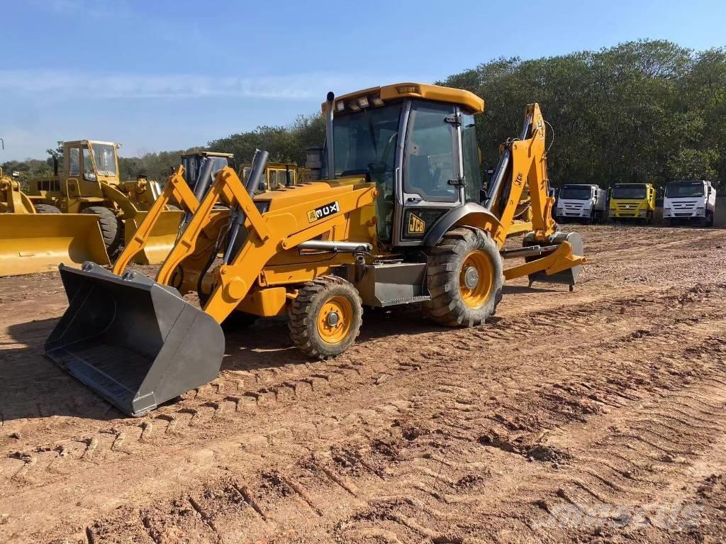 JCB 3CX 反铲装载机