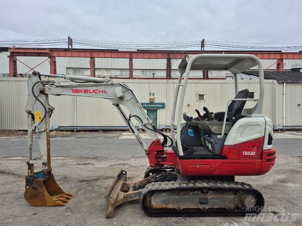Takeuchi TB 230 小型挖掘机