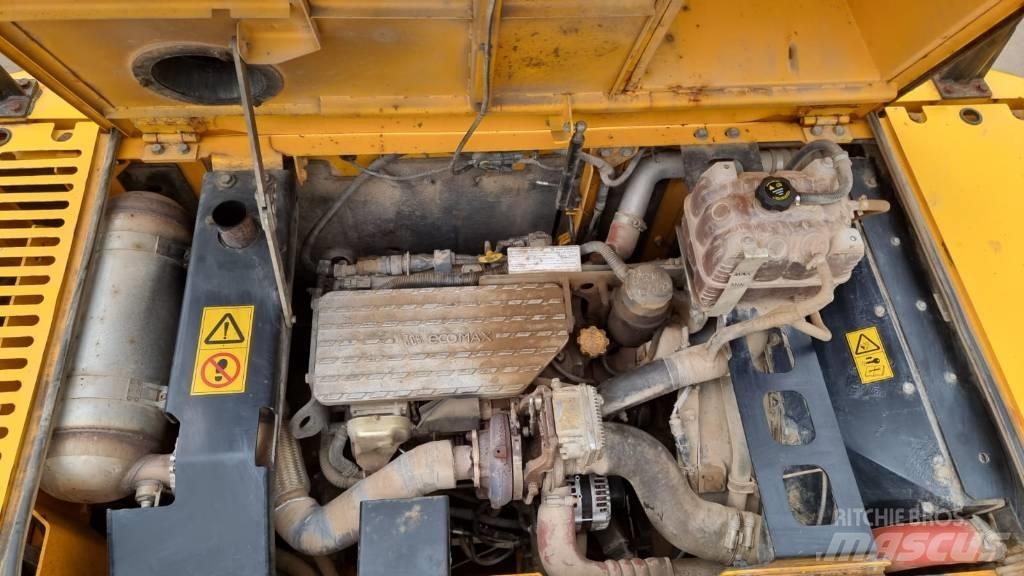 JCB JS 220 LC 履带挖掘机