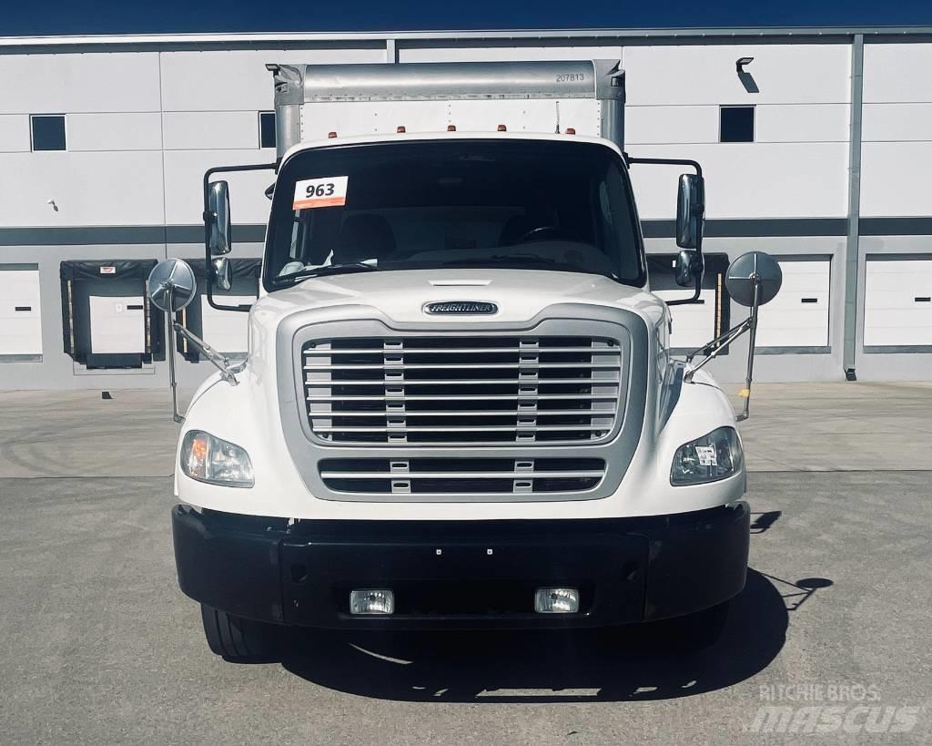 Freightliner M 106 厢式货车