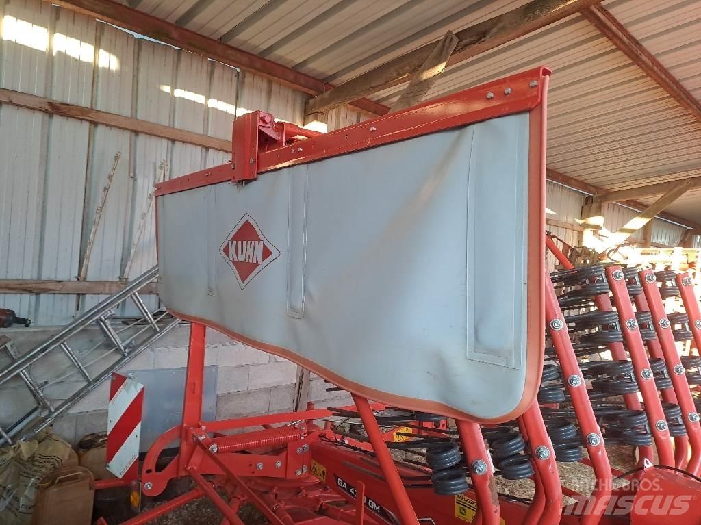 Kuhn GA4321 料堆整形机