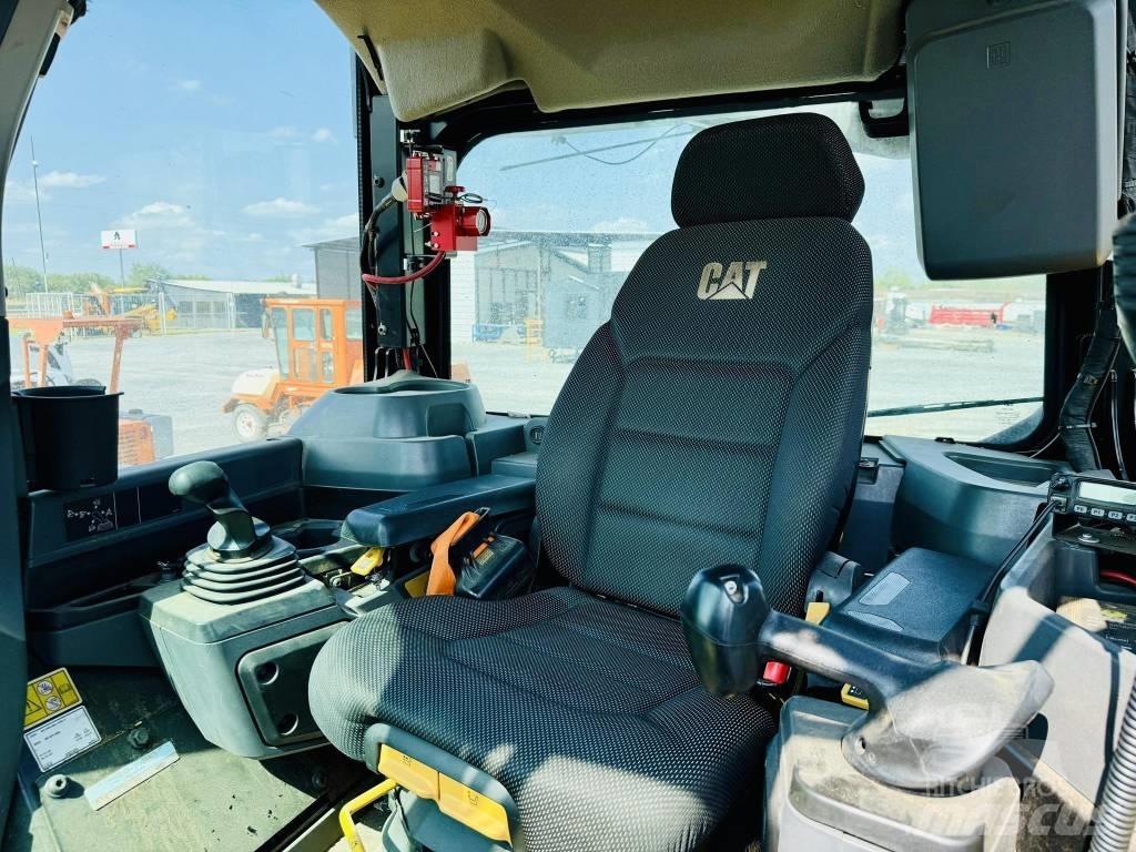 CAT D 7 履带式推土机