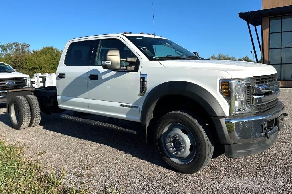 Ford F 550 XLT SD 平板车