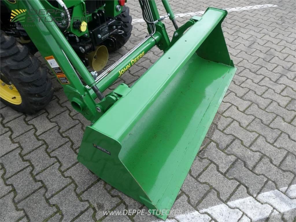 John Deere 3038E 小型拖拉机