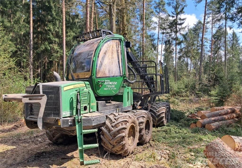 John Deere 810 E 集运机