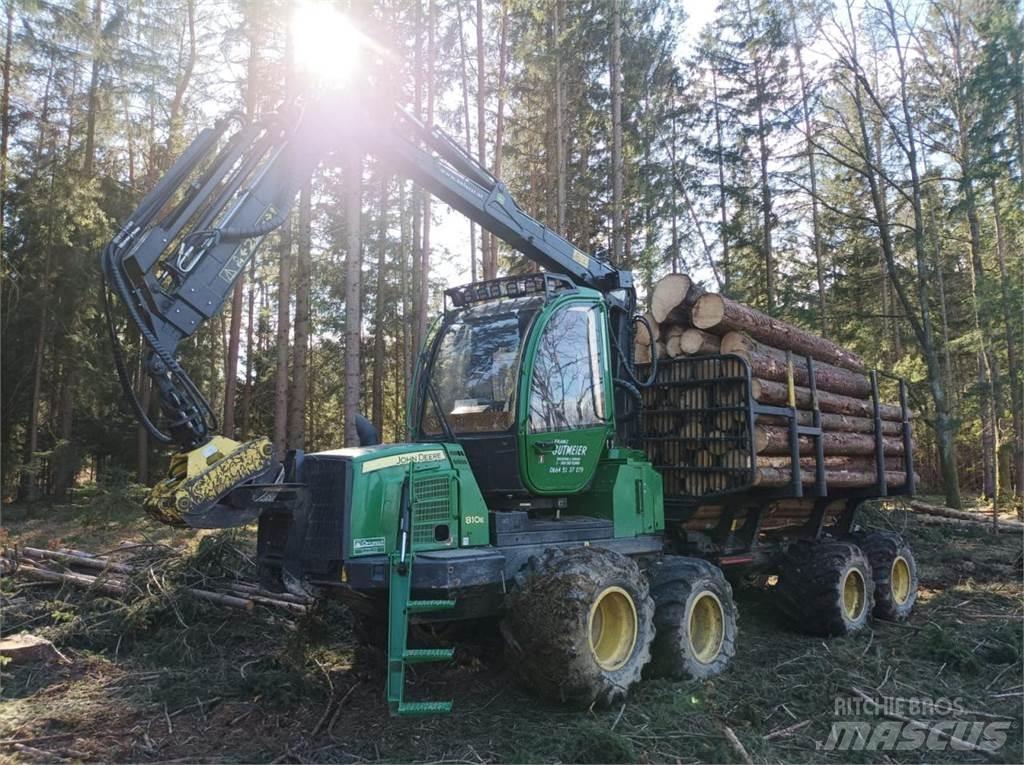 John Deere 810 E 集运机