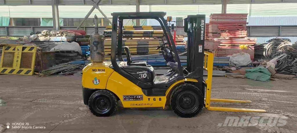 Komatsu FD 30 T-17 柴油叉车