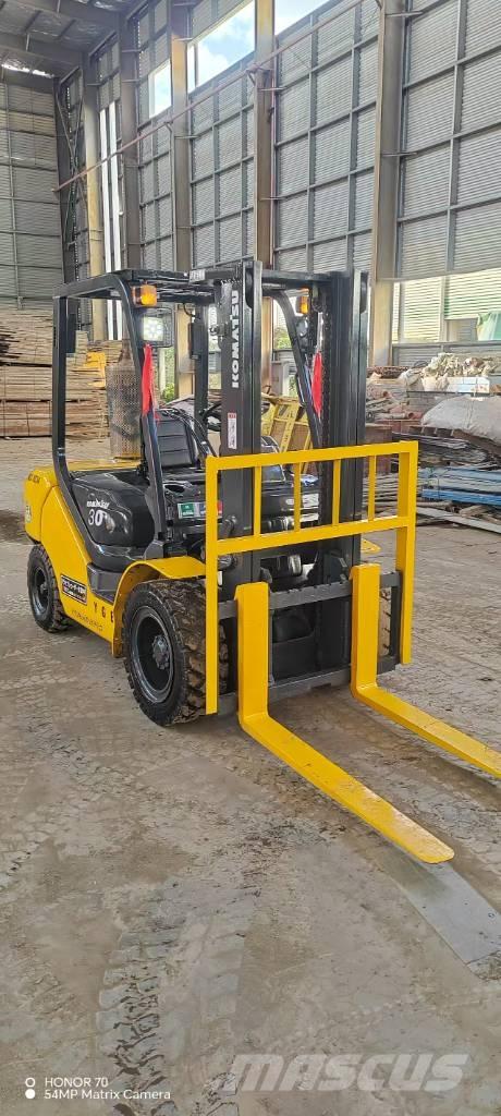 Komatsu FD 30 T-17 柴油叉车