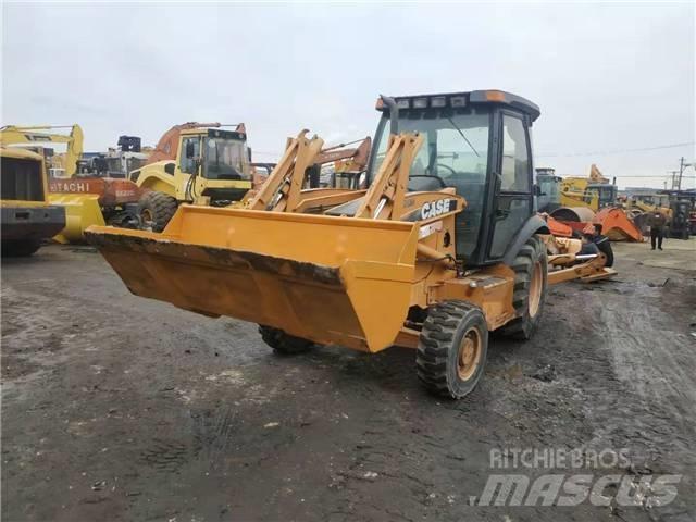 CASE 580M 滑移装载机